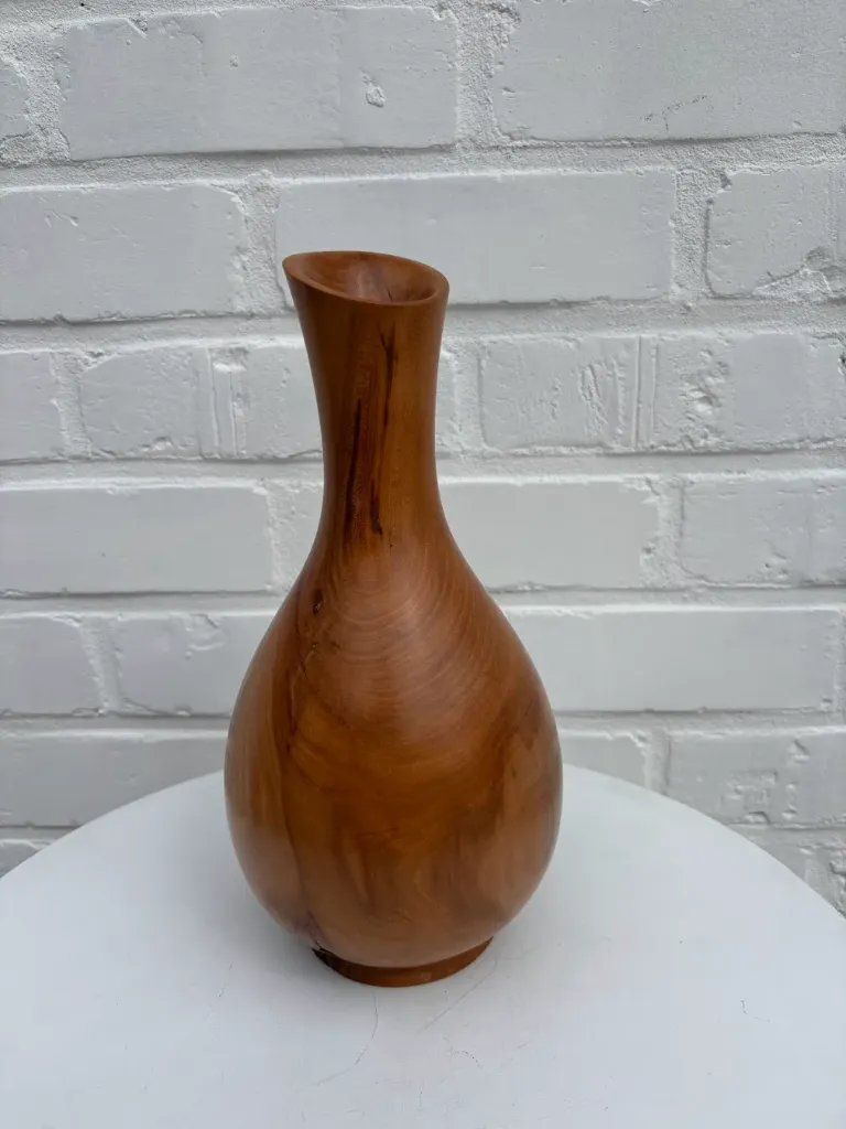 Houtwerk: grote vaas (flesvorm)