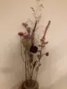 Bloemen in brievenbusdoos