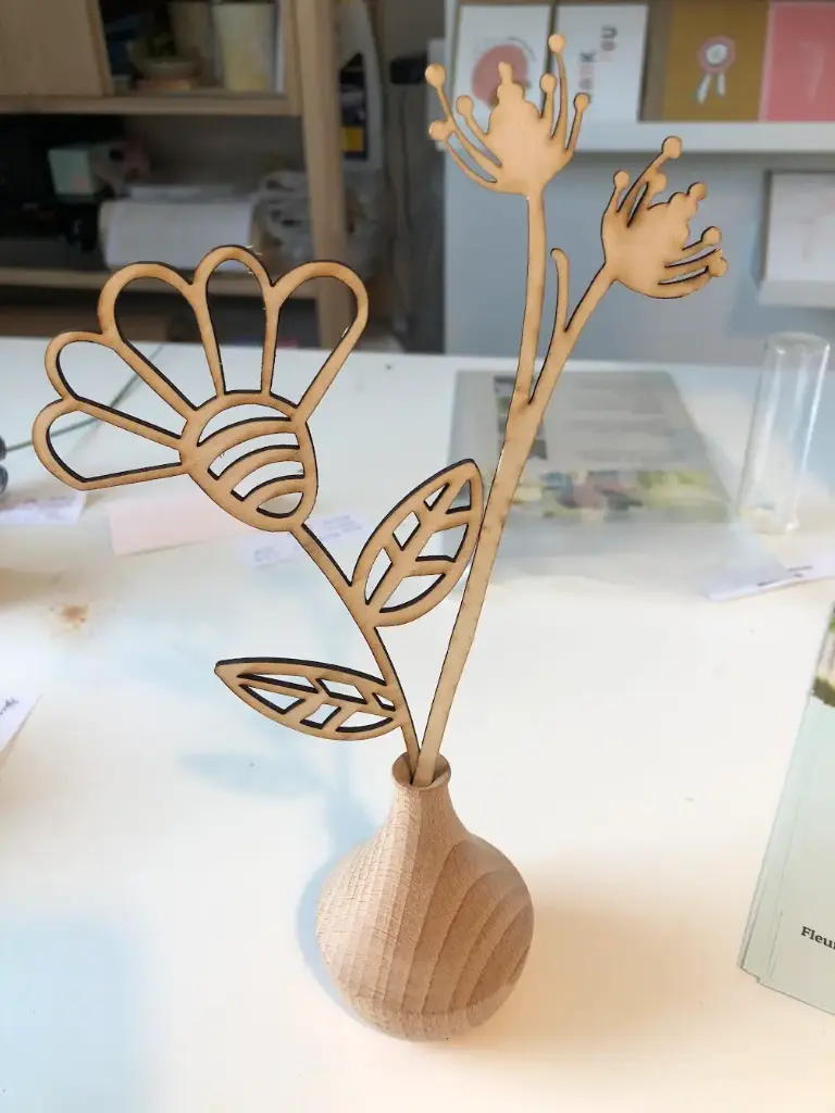Houtwerk: houten bloemen